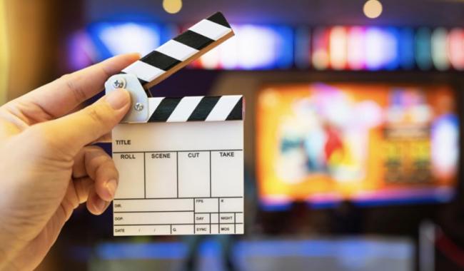 大叔大妈不跳广场舞了 疯拍“跑龙套” 大叔大妈不跳广场舞了 疯拍“跑龙套”