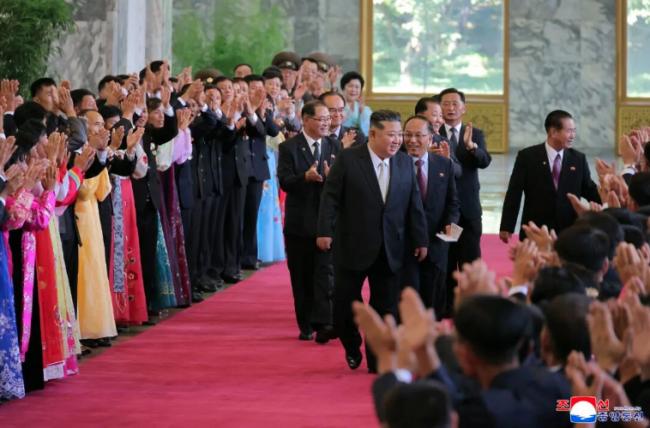 罕见:朝鲜民众庆祝画面公开 罕见:朝鲜民众庆祝画面公开