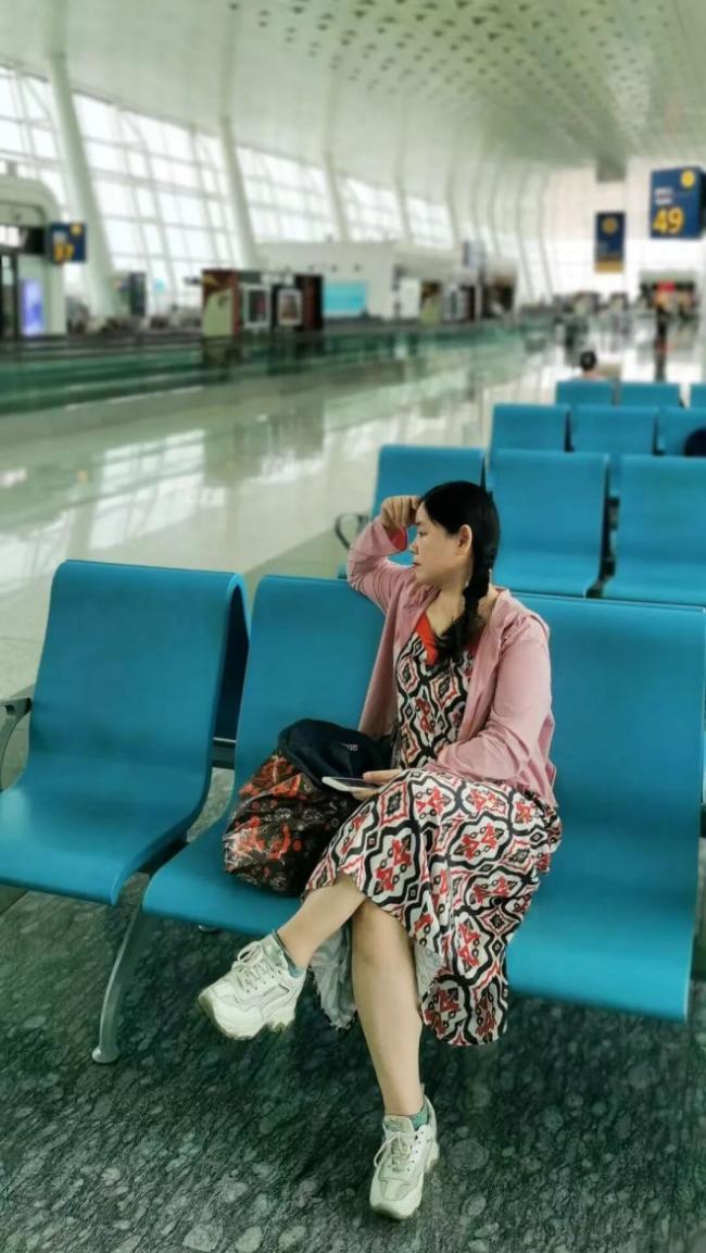 飞往多伦多航班上 这两类家庭为何把孩子送出国 飞往多伦多航班上 这两类家庭为何把孩子送出国