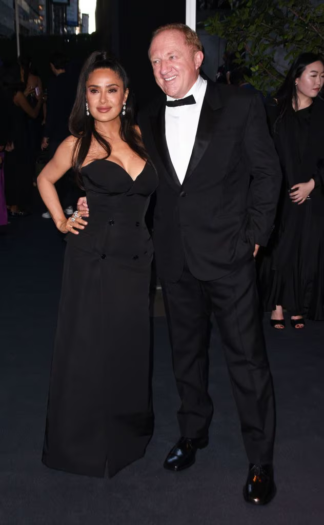 贝索斯新妻和C罗未婚妻,同框比拼30克拉大钻戒 贝索斯新妻和C罗未婚妻,同框比拼30克拉大钻戒