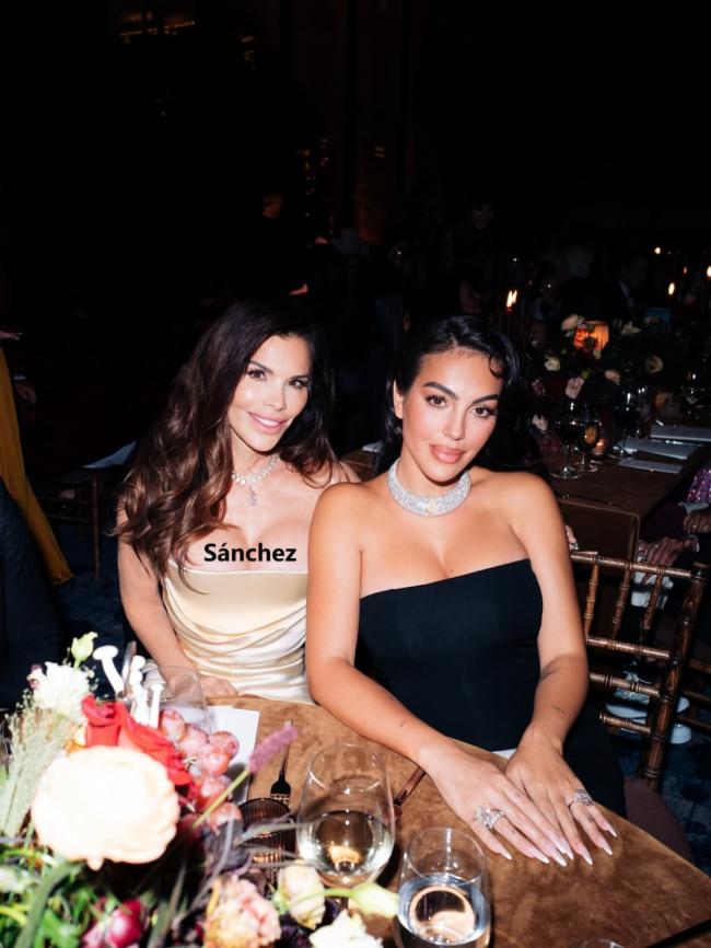 贝索斯新妻和C罗未婚妻,同框比拼30克拉大钻戒 贝索斯新妻和C罗未婚妻,同框比拼30克拉大钻戒