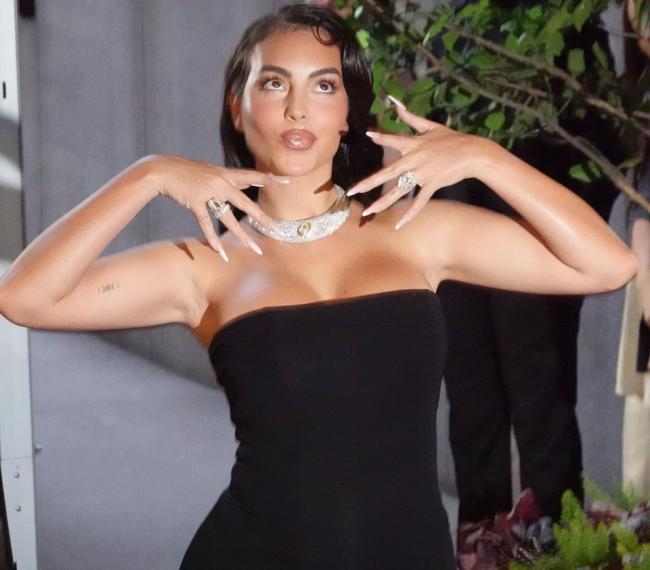 贝索斯新妻和C罗未婚妻,同框比拼30克拉大钻戒 贝索斯新妻和C罗未婚妻,同框比拼30克拉大钻戒