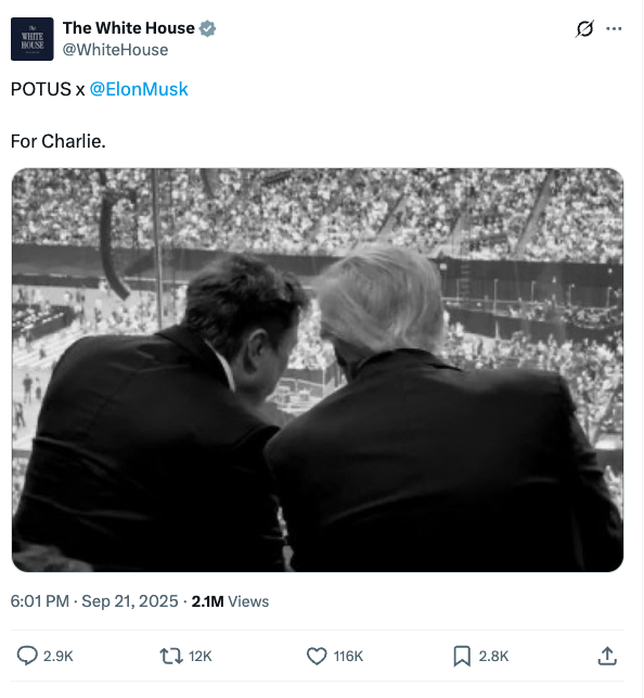 “重归于好” 川普和马斯克肩并肩、握手照曝光 “重归于好” 川普和马斯克肩并肩、握手照曝光