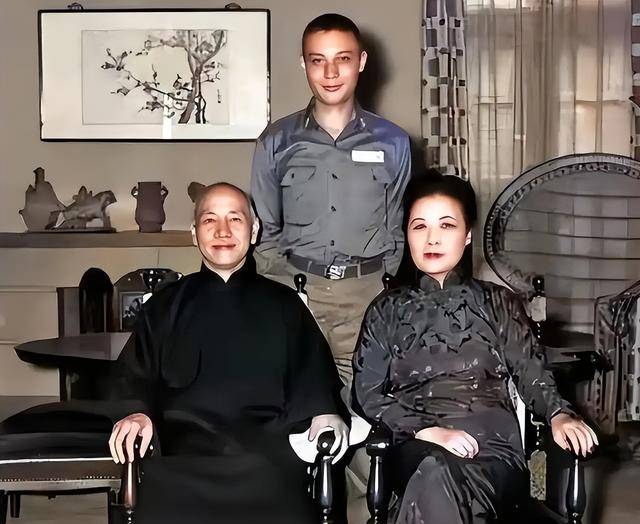 蒋孝章有多美?在蒋介石寿宴上的留影 一眼难忘 蒋孝章有多美?在蒋介石寿宴上的留影 一眼难忘