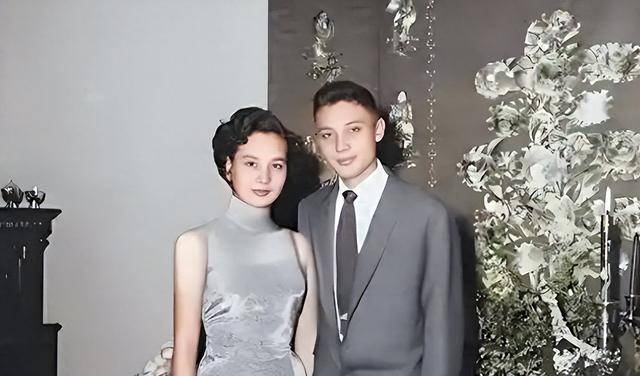 蒋孝章有多美?在蒋介石寿宴上的留影 一眼难忘 蒋孝章有多美?在蒋介石寿宴上的留影 一眼难忘