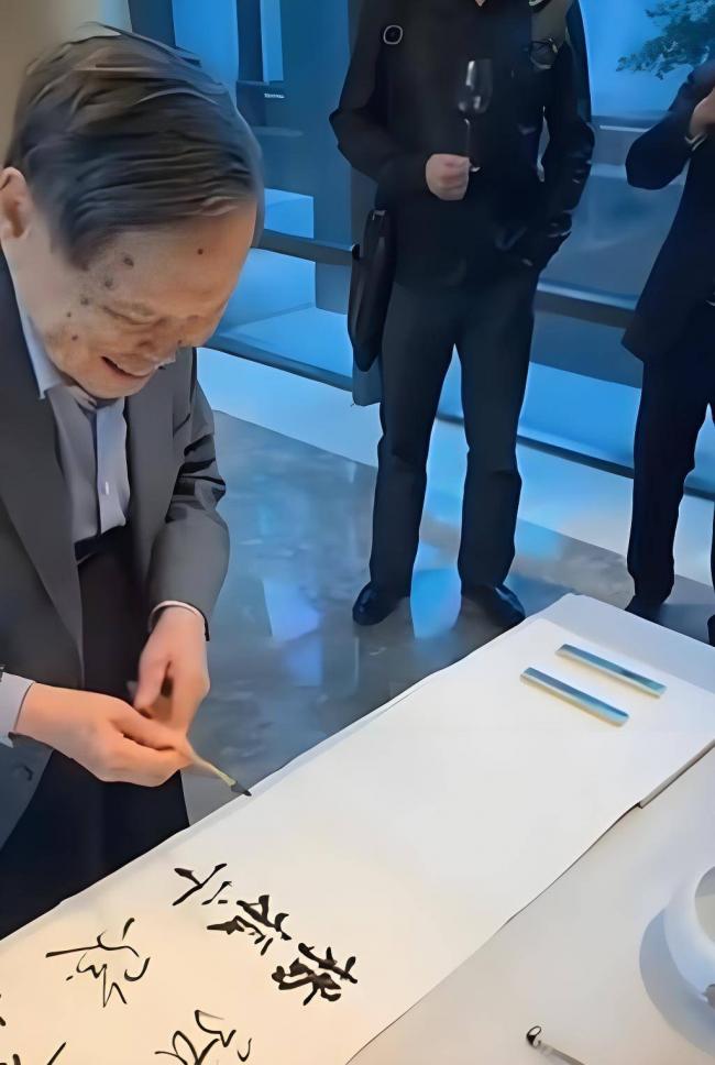 杨振宁八月自曝“脖子供血不足” 最后状态曝光 杨振宁八月自曝“脖子供血不足” 最后状态曝光