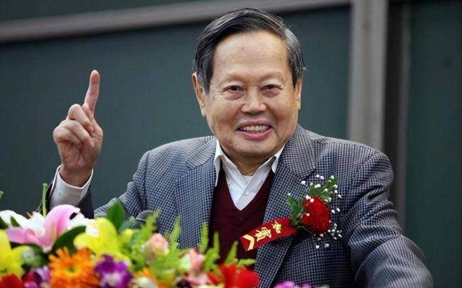 杨振宁八月自曝“脖子供血不足” 最后状态曝光 杨振宁八月自曝“脖子供血不足” 最后状态曝光