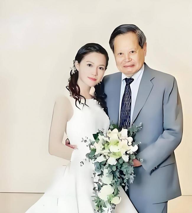 杨振宁八月自曝“脖子供血不足” 最后状态曝光 杨振宁八月自曝“脖子供血不足” 最后状态曝光