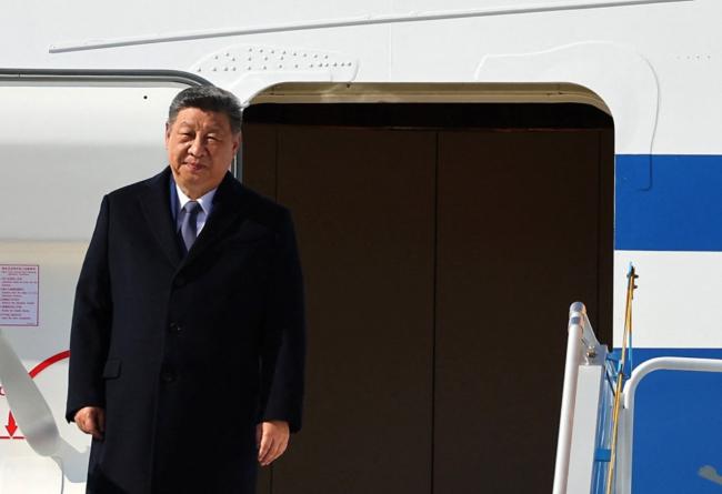 习近平抵釜山画面曝光  韩外长、李家超等迎接 习近平抵釜山画面曝光  韩外长、李家超等迎接