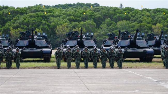 “地表最强战车”成军 臂章绣Taiwan ARMY “地表最强战车”成军 臂章绣Taiwan ARMY