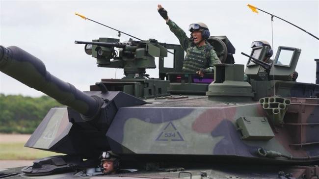 “地表最强战车”成军 臂章绣Taiwan ARMY “地表最强战车”成军 臂章绣Taiwan ARMY