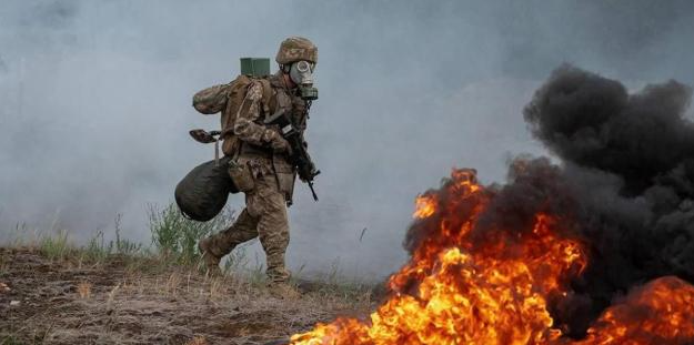 黑鹰大突袭  乌军重夺红军城主动权 黑鹰大突袭  乌军重夺红军城主动权