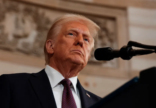 川普突遭“双重暴击” 第二任期不稳? 川普突遭“双重暴击” 第二任期不稳?