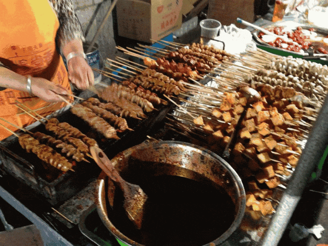 脆皮年轻人现状:我工资低,但我血糖高啊 脆皮年轻人现状:我工资低,但我血糖高啊