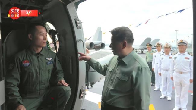 央视新闻联播曝光 习近平登舰视察细节 央视新闻联播曝光 习近平登舰视察细节