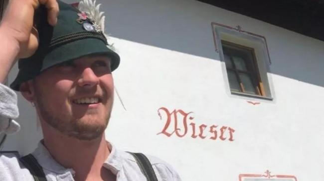 24岁男拿电锯将自己“斩首” 24岁男拿电锯将自己“斩首”