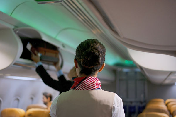 中国女子千辛万苦当上空姐 上班一天就被开除 中国女子千辛万苦当上空姐 上班一天就被开除