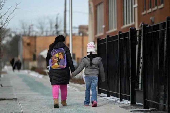 在美国生活17年 华人夫妇携子回中国 原因是 在美国生活17年 华人夫妇携子回中国 原因是