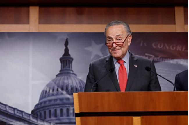 8议员倒戈 民主党火大要他下台 8议员倒戈 民主党火大要他下台