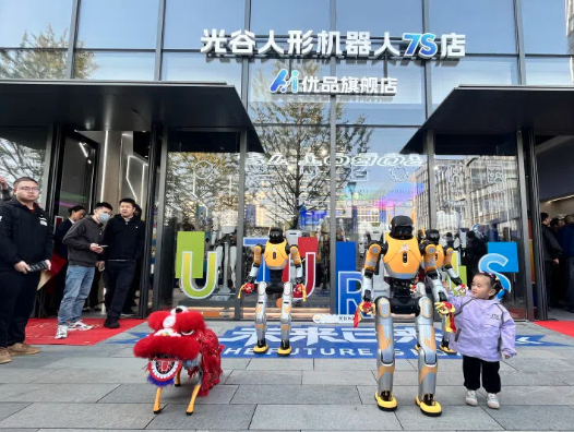 中国首家人形机器人7S店开业 中国首家人形机器人7S店开业