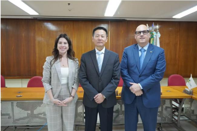 路透社称他辞职 中国官网发稿疑似辟谣 路透社称他辞职 中国官网发稿疑似辟谣