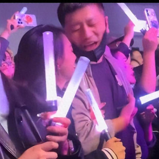 网友炸锅 怀疑张雪峰出轨 网友炸锅 怀疑张雪峰出轨