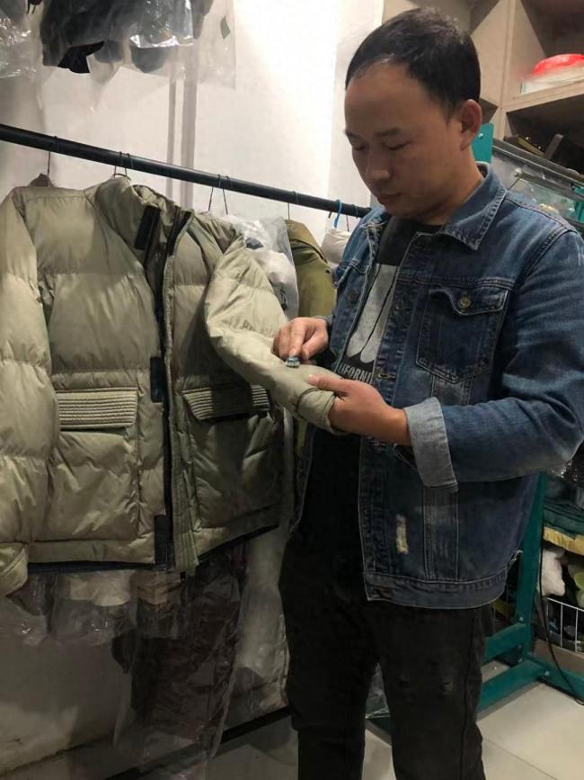 羽绒服别买军绿色咖啡色 洗衣店老板一句话爆火 羽绒服别买军绿色咖啡色 洗衣店老板一句话爆火
