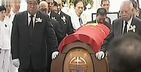 最穷富豪无房无车:裸捐2000亿,李嘉诚扶棺 最穷富豪无房无车:裸捐2000亿,李嘉诚扶棺