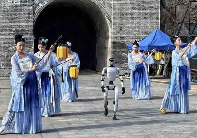 中国人形机器人也“内卷”? 租金暴跌9成 中国人形机器人也“内卷”? 租金暴跌9成