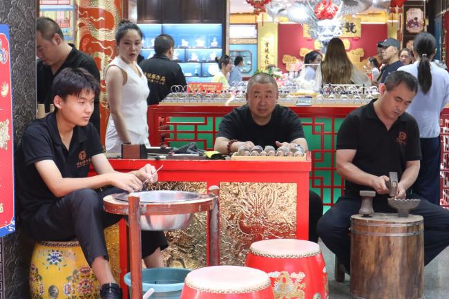 网红教你“7块人民币吃2餐”爆红 网红教你“7块人民币吃2餐”爆红