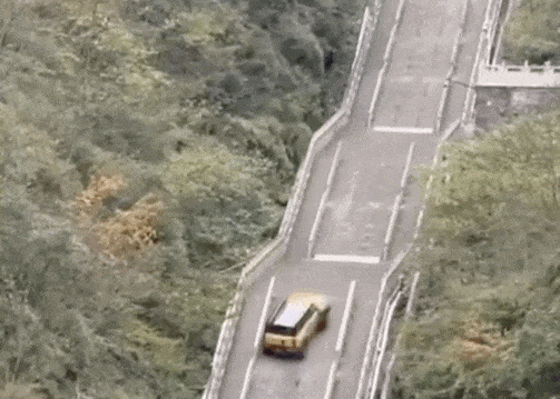 高空坠落...“恐怖杂技团”接管车企性能测试? 高空坠落...“恐怖杂技团”接管车企性能测试?