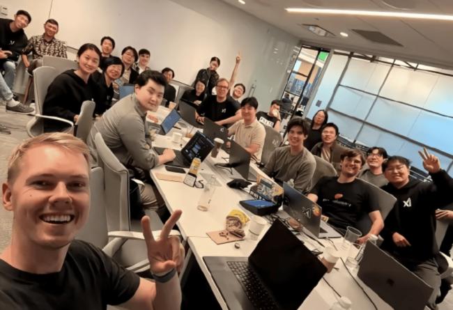 Grok4.1发布 马斯克AI王牌 团队被传“全华班” Grok4.1发布 马斯克AI王牌 团队被传“全华班”