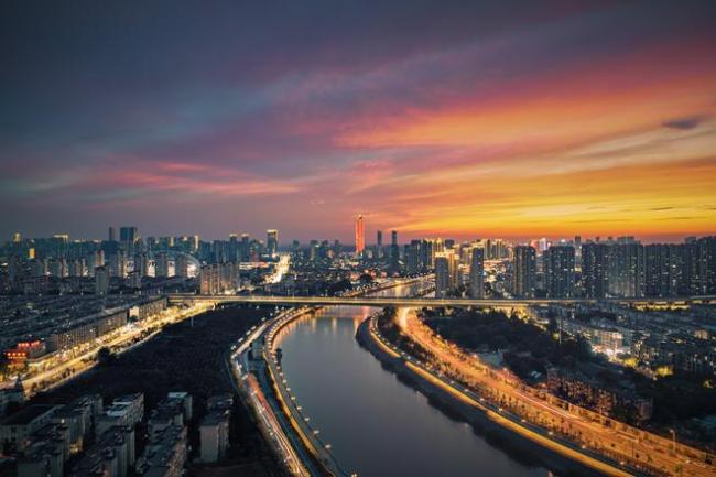 中国最尴尬的C位城市,出道即巅峰,经济吊车尾 中国最尴尬的C位城市,出道即巅峰,经济吊车尾