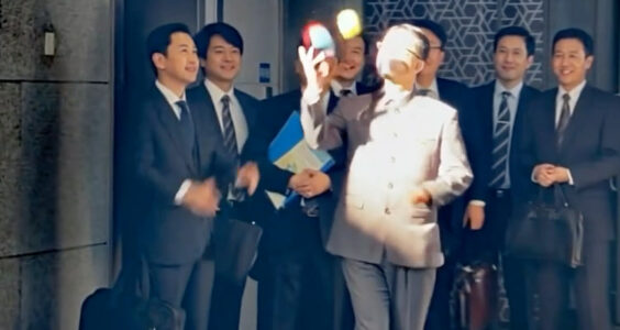 “如此不懂礼貌的外交官员,可知中国的水准” “如此不懂礼貌的外交官员,可知中国的水准”