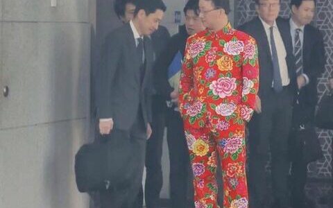 “如此不懂礼貌的外交官员,可知中国的水准” “如此不懂礼貌的外交官员,可知中国的水准”