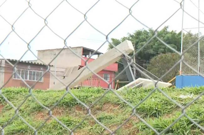 17岁少年跳跃灌篮 当场惨死 警方封锁现场 17岁少年跳跃灌篮 当场惨死 警方封锁现场