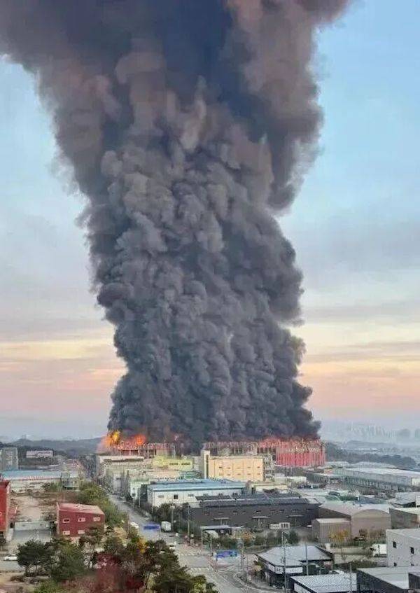 亚洲规模最大时尚物流中心火灾烧了60小时 亚洲规模最大时尚物流中心火灾烧了60小时