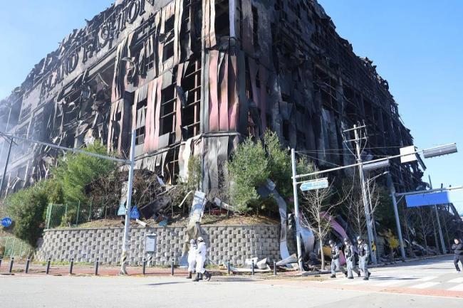 亚洲规模最大时尚物流中心火灾烧了60小时 亚洲规模最大时尚物流中心火灾烧了60小时