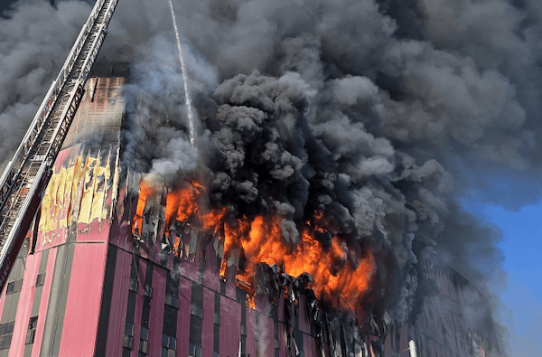 亚洲规模最大时尚物流中心火灾烧了60小时 亚洲规模最大时尚物流中心火灾烧了60小时