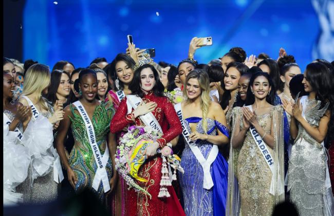 狗血连连 曾被总监斥笨蛋 她获环球小姐冠军 狗血连连 曾被总监斥笨蛋 她获环球小姐冠军