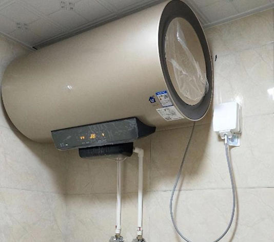 洗澡时,热水器插头该不该拔?很多人做错了 洗澡时,热水器插头该不该拔?很多人做错了