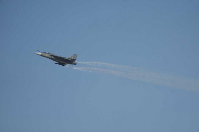 惊悚画面曝光 印度战机失控坠地爆炸瞬间成火海 惊悚画面曝光 印度战机失控坠地爆炸瞬间成火海