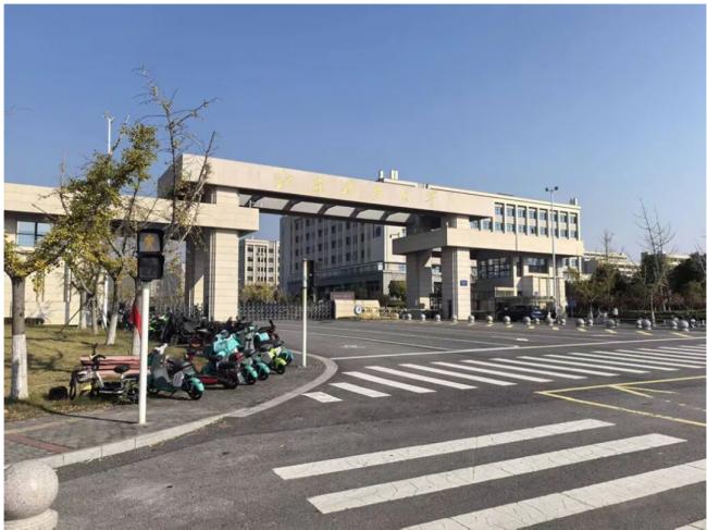 “高校博导”郭伟的双面人生:小镇高中毕业 “高校博导”郭伟的双面人生:小镇高中毕业