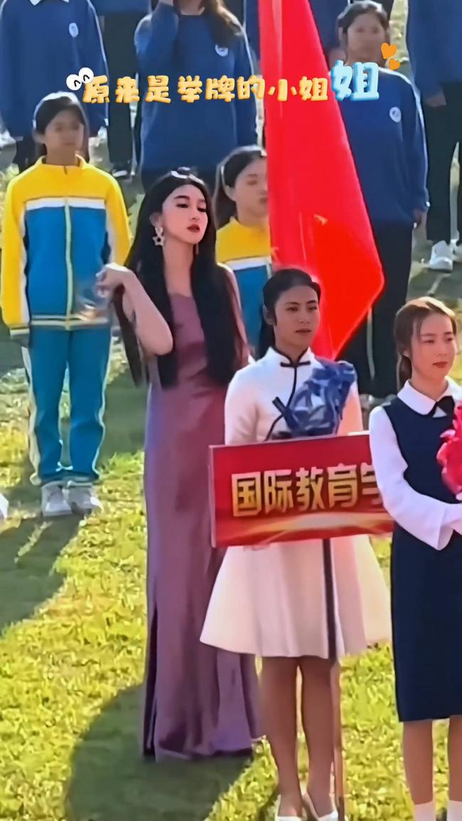 高校运动会惊现在逃公主,短短几秒把心融化了 高校运动会惊现在逃公主,短短几秒把心融化了