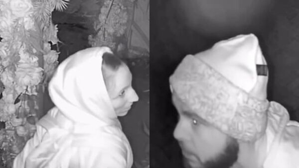 鸳鸯大盗破门行窃 意外被氛围感染 上演活春宫 鸳鸯大盗破门行窃 意外被氛围感染 上演活春宫