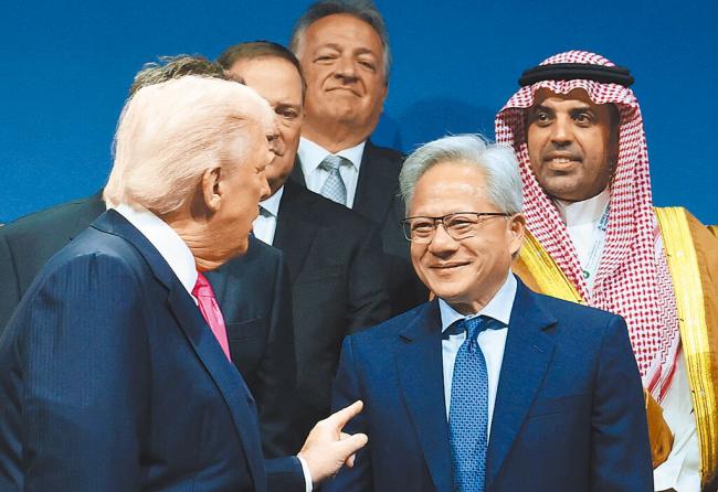 英伟达H200芯片销中国 川普拟放行 英伟达H200芯片销中国 川普拟放行