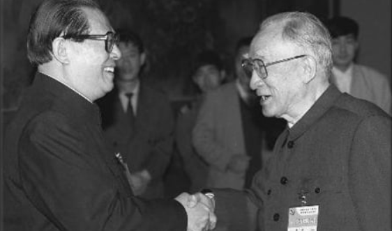 薄一波对赵紫阳说:你剩下一条命 想怎么用? 薄一波对赵紫阳说:你剩下一条命 想怎么用?