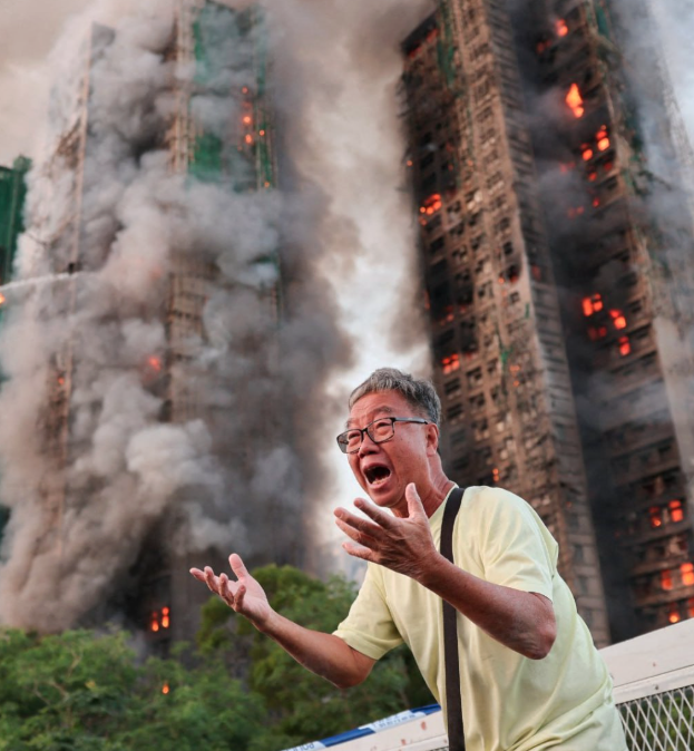 香港住宅大楼爆严重火灾 已致13死 消防员殉职 香港住宅大楼爆严重火灾 已致13死 消防员殉职