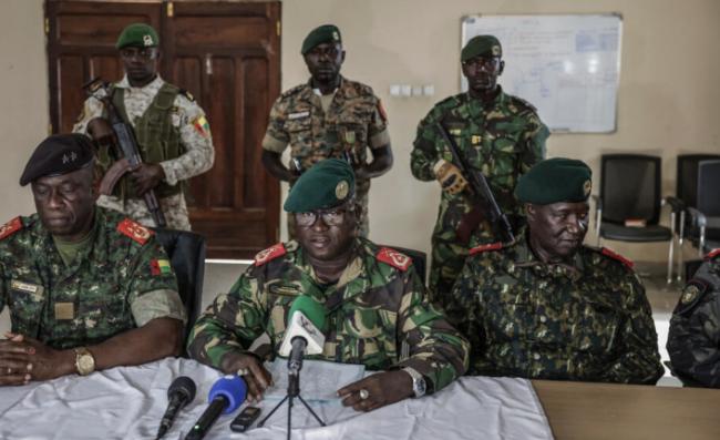 快讯!军方宣布:已全面掌控国家 总统被捕 快讯!军方宣布:已全面掌控国家 总统被捕