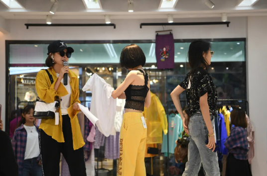 中国服装业被“蹭穿族”逼到绝境 中国服装业被“蹭穿族”逼到绝境